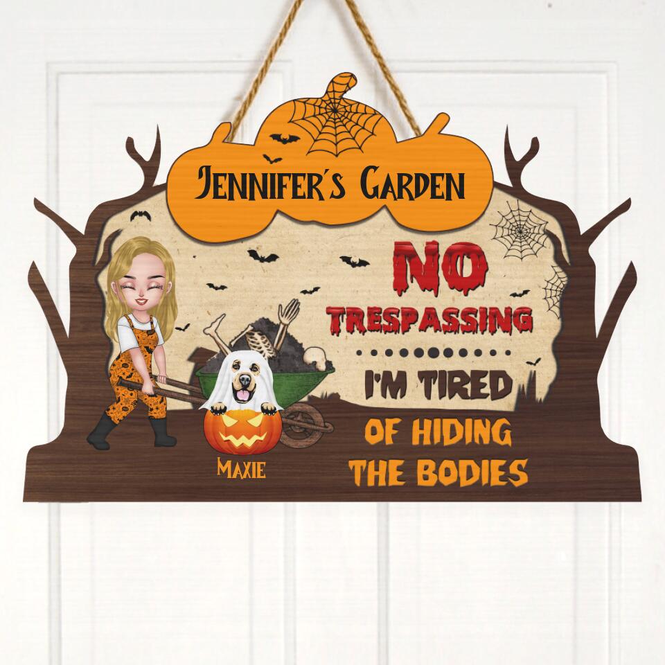 Personalized Gardening Wooden Sign - Gift Idea For Halloween/Garden Lover/Dog Lover With Up to 4 Dogs - No Trespassing I'm Tired of Hiding The Bodies