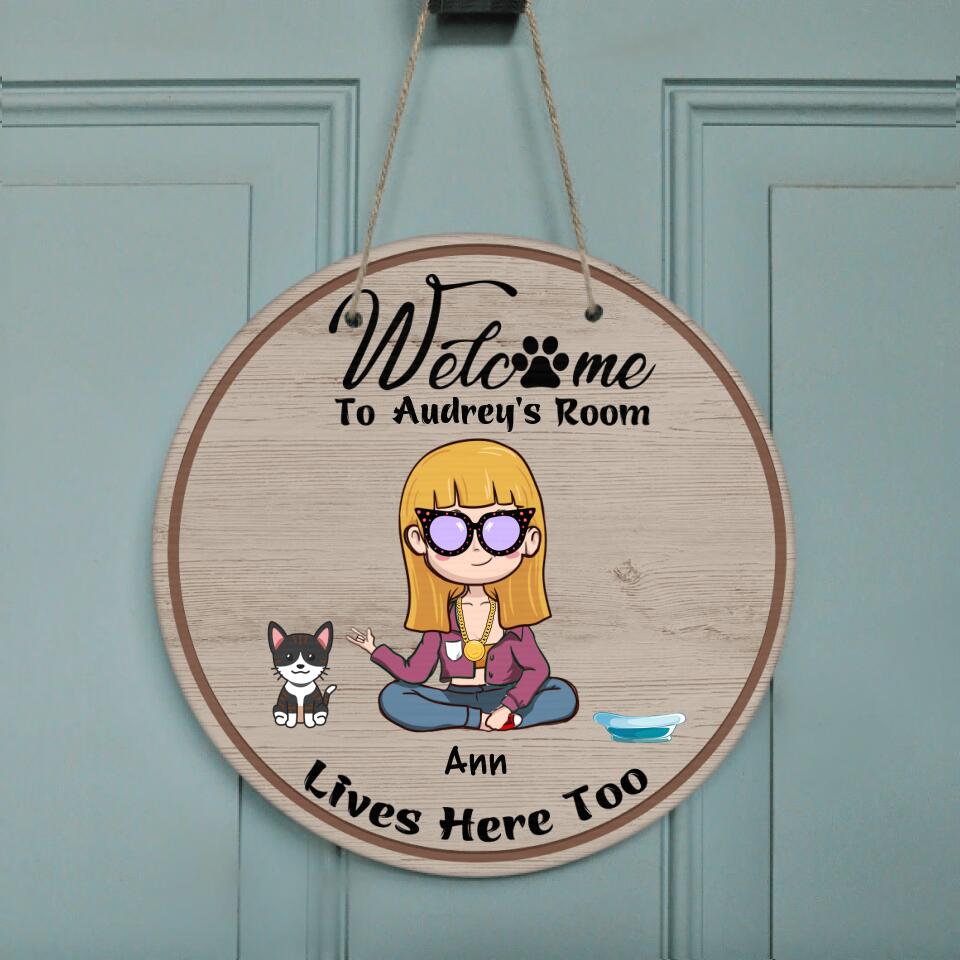 Personalized Pets Door Sign - Mom/Dad and Up to 5 Pets - Gift Idea For Pet Mom/Dad - TBW6CP