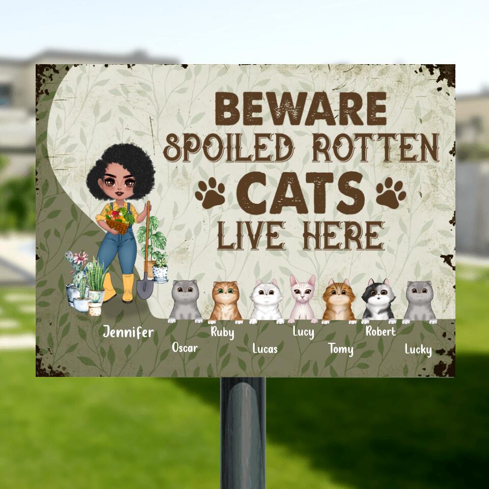 Personalized Pet Garden Metal Sign - Up to 7 Pets - Funny Gardening Gift For Dog/Cat Lover - Beware Spoiled Rotten Cats Live Here
