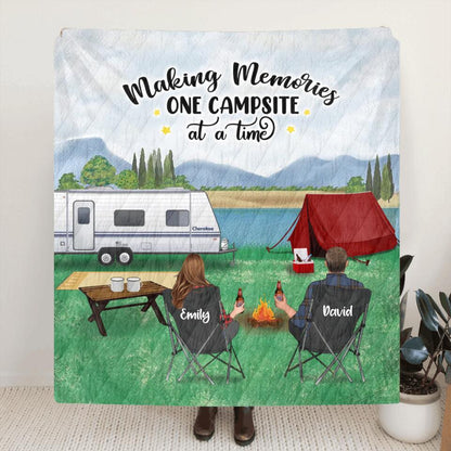 Personalized Camping Fleece/Quilt Blanket - Gift Idea For Couple/Family/Camping Lover - Couple/Parents With Up to 2 Kids And 3 Dogs - Making Memories One Campsite At A Time