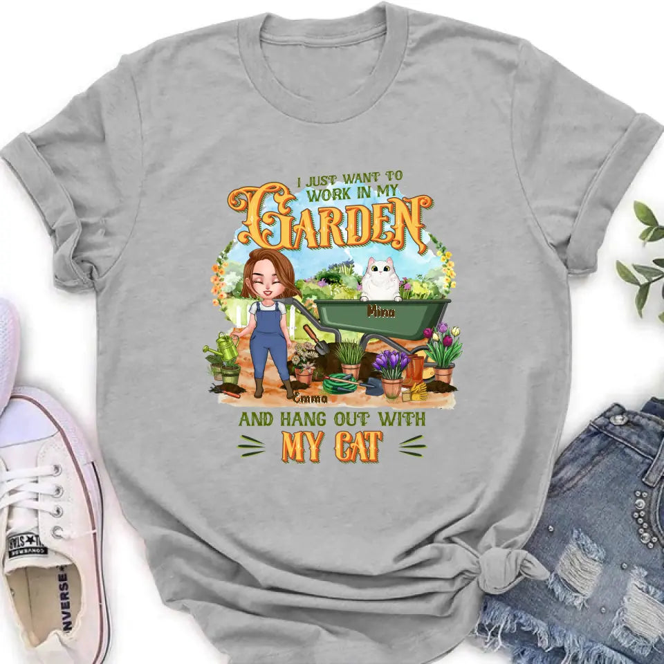 Personalized Shirt/Pullover Hoodie - Gifts For Cat Lovers, Garden Lovers And Cat Mom - I Just Want To Work In My Garden And Hang Out With My Cats - Up to 5 Cats