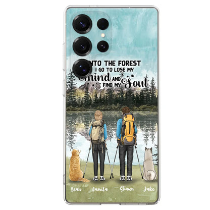 Custom Personalized Hiking Couple With Dogs Phone Case - Couple With Upto 2 Pets - Case For iPhone and Samsung - Q67GXN